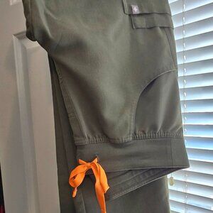 Figs Kade XXS-petite in Moss color